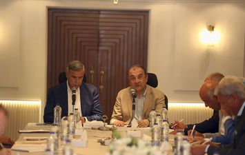 وزير قطاع الاعمال ومحافظ الاسكندرية