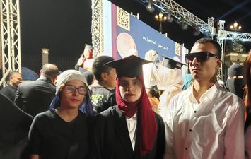 ولادها الثلاثة مكفوفين.. قصة نجاح من نور لسيدة ببورسعيد