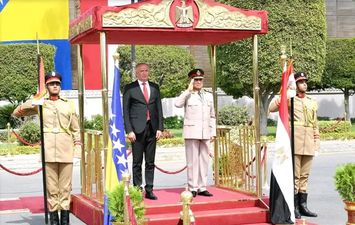 الفريق أول عبد المجيد صقر يلتقى وزير الدفاع لدولة البوسنة والهرسك