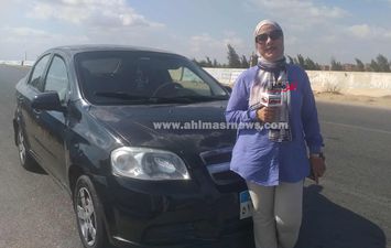 أم حبيبة، أول سيدة بكفر الشيخ تعمل في توصيل السيدات 