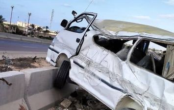حادث اصطدام سيارة ميكروباص بطريق مطروح 