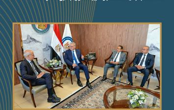 كريم بدوي وزير البترول 