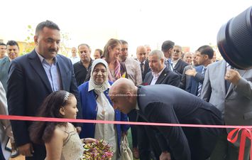 وزير التعليم ومحافظ الشرقية يفتتحان مدرسة فوزي الدهشوري 