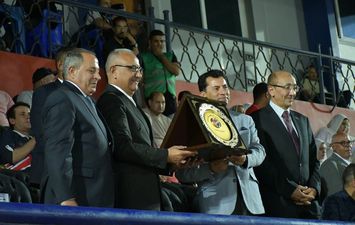 وزير الشباب والرياضة يكرم رموز اتحاد الشركات الراحلين و عدد من رؤوساء الشركات 