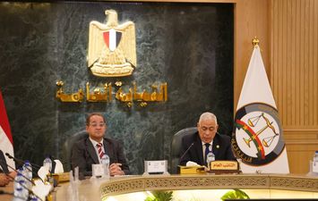 وزير المالية مع النائب العام 