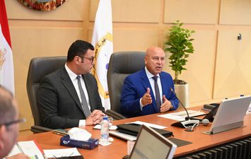 وزيرا الصناعة والاسكان