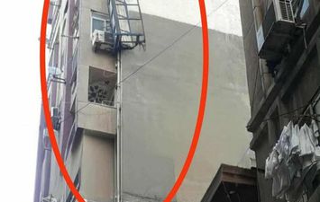 وفاة عامل وإصابة آخر سقطا من أعلى سقالة