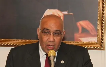 عباس حزين