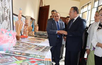 الدكتور عبد العزيز قنصوة واللواء سمير فرج