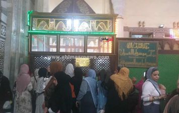 إقبال على زيارة مقام الدسوقي آخر أيام المولد