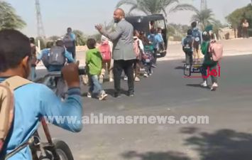 اثناء تنظم حركة التلاميذ على الصحراوي 