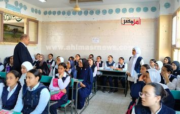 اثناء متابعة وكيل الوزارة لإدارة نقادة 