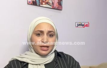 والدة الطفلة 