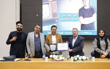 الفنان عمرو رمزي في الأكاديمية العربية للفنون