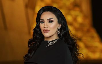الفنانة مي فاروق 