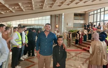 القارئ الصغير إسلام رمضان مع مراسل أهل مصر بالإسماعيلية 