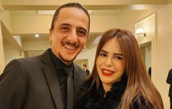 دنيا عبد العزيز وزوجها 