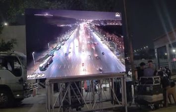 شاشات عرض لافتتاح المتحف المصري الكبير