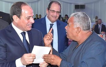 صوره الرئيس اثناء مقابله أهالي المراشدة