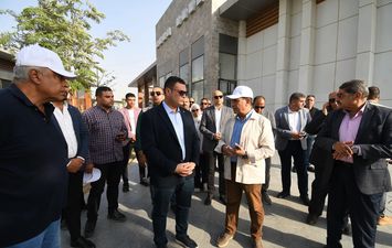 وزير الإسكان 