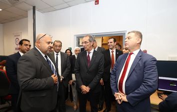 وزير الاتصالات 