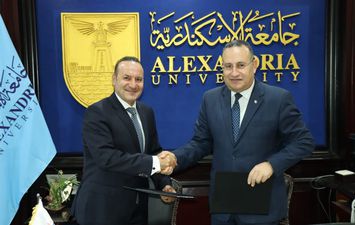 الدكتور عبد العزيز قنصوة ومحمد عمرو سيد شاكر، رئيس مجلس أمناء مؤسسة &ldquo;صحتنا&rdquo; 