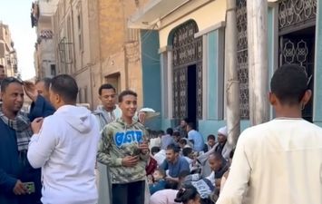 أهالي القرية 