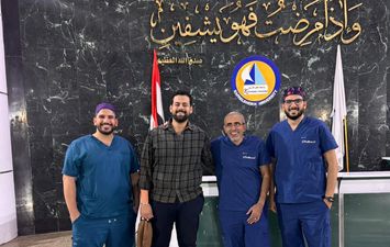 إجراء جراحة دقيقة ومعقدة لإصلاح تمدد ضخم بالشريان الأورطي البطني 