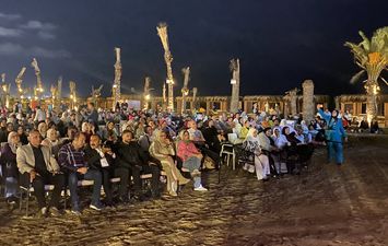 البورسعيدية يتابعون فعاليات افتتاح المتحف المصري الكبير من خلال شاشات العرض في الساحات والميادين