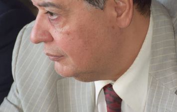 الدكتور أحمد زهدى 