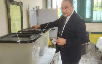 الدكتور عبد العزيز قنصوة