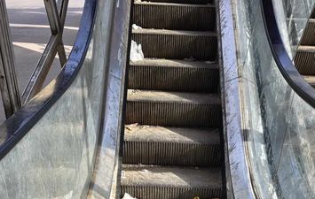 السلم الكهربائي 