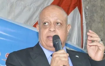 المرشح السابق عمرو كمال