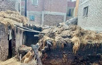 اندلاع حرائق مفاجئة بعدة منازل بقرية في كفر الشيخ 