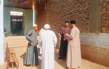 بدء توافد المواطنين 