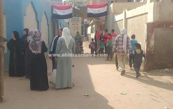 جانب من إقبال السيدات على اللجان الانتخابية للإدلاء بأصواتهن في الانتخابات 