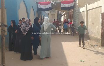 جانب من إقبال السيدات على اللجان الانتخابية للإدلاء بأصواتهن في الانتخابات 