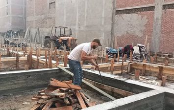 جانب من إنشاء السوق الحضري 