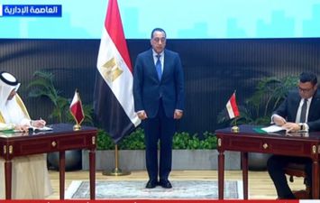 جانب من التوقيع