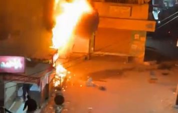 جانب من الحريق