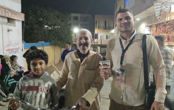 مراسل جريدة أهل مصر مع أحد الناخبين بالعجله