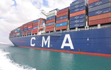 جانب من العبور بقناة السويس   