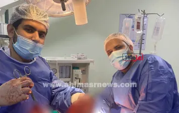 جانب من العملية الجراحية 