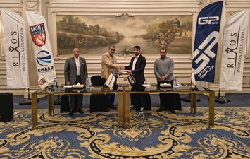 جانب من توقيع الاتفاقية