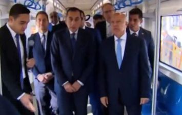 رئيس الوزراء يتفقد معرض النقل الذكي واللوجيستيات والصناعة