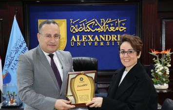 رئيس جامعة الإسكندرية ورئيس شركة روس أتوم الروسية