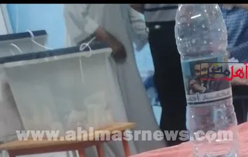 صورة المرشح داخل اللجان بقنا 