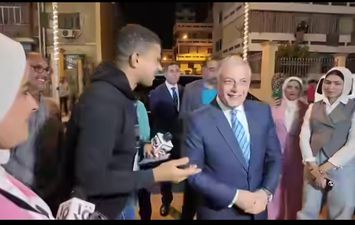 محافظ الإسماعيلية مع مراسل جريدة أهل مصر 