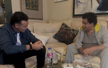 محمد منير ومصطفى حدوته 