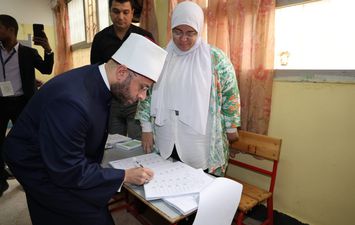 وزير الأوقاف بدلي بصوته